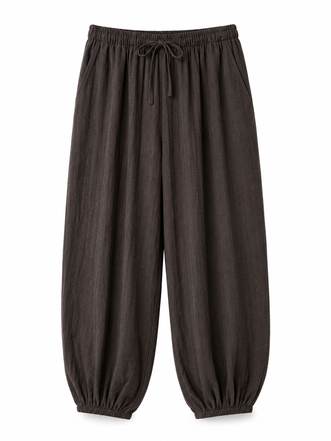 Pantalón de corte amplio.