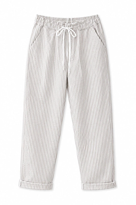 Pantalón de rayas finas.